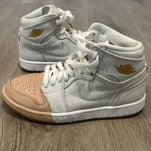 EUC Air Jordan 1 Retro High Premium 'Dipped Toe White Size 6 women’s